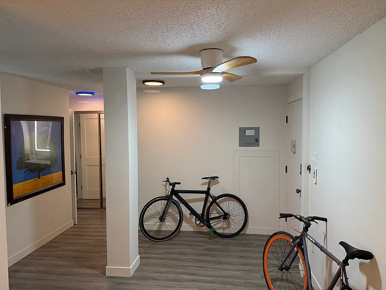 1050 N Lafayette St #401 — Photo 5