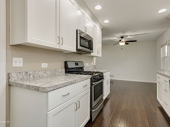 2nd image of 385 W Oak St