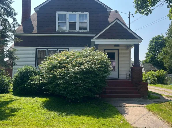 438 Maple St, Sault Sainte Marie, MI 49783