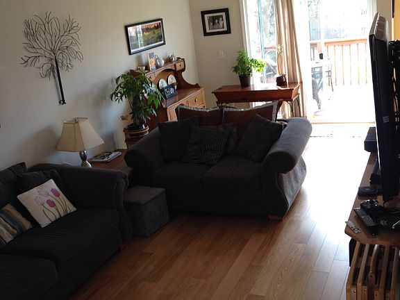 2nd image of 1224 E Marigold Dr