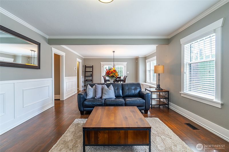 5th image of 527 17th Street SE