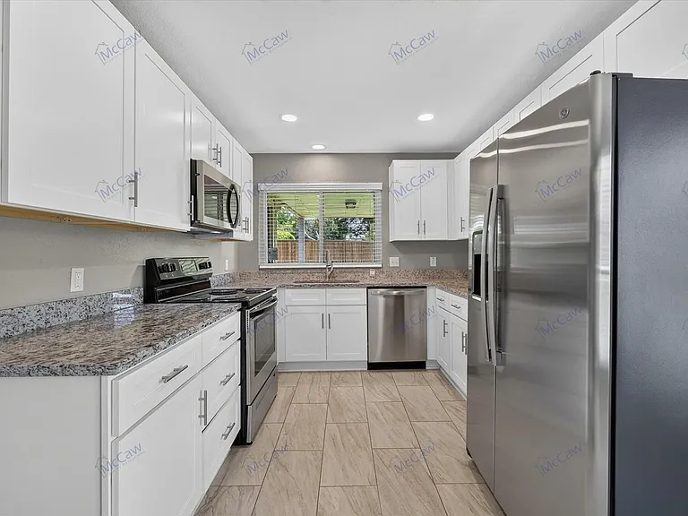 5708 Stone Dr — Photo 7