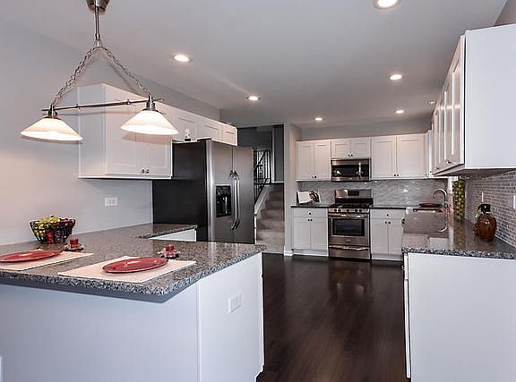 3rd image of 29W246 Pine Ave
