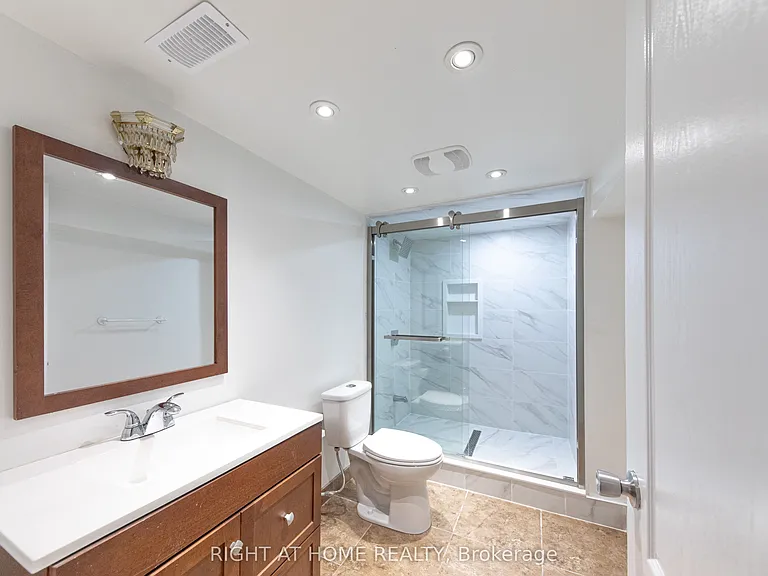 11 Amstel Ave — Photo 36
