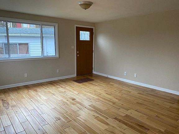 2nd image of 817 Horseshoe Dr