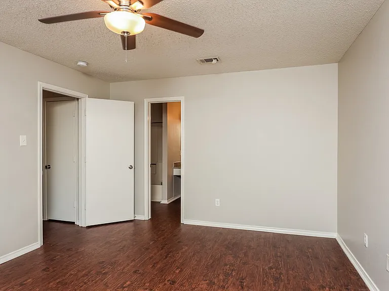 907 Park Place Blvd — Photo 9