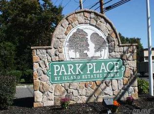 3 Yellowstone Loop, Bohemia, NY 11716