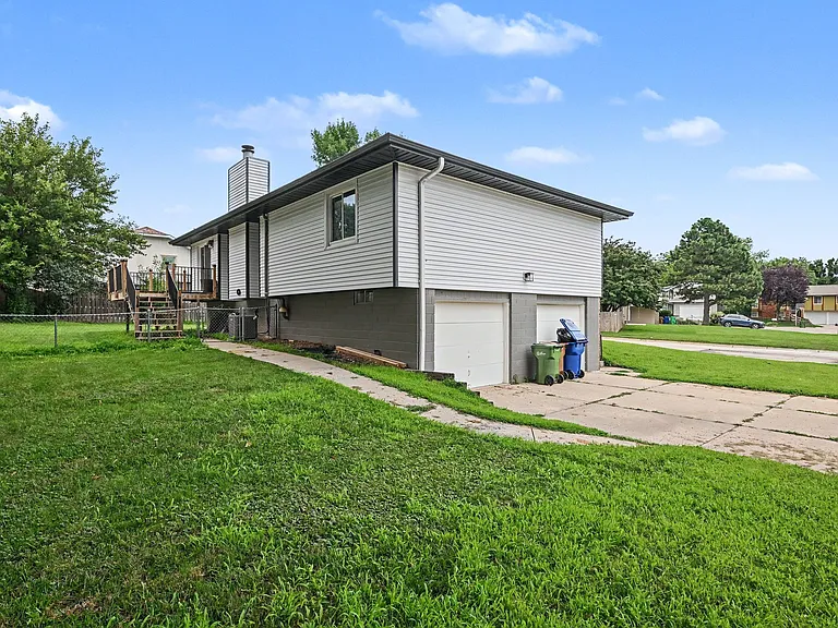 10808 Hogantown Dr — Photo 2