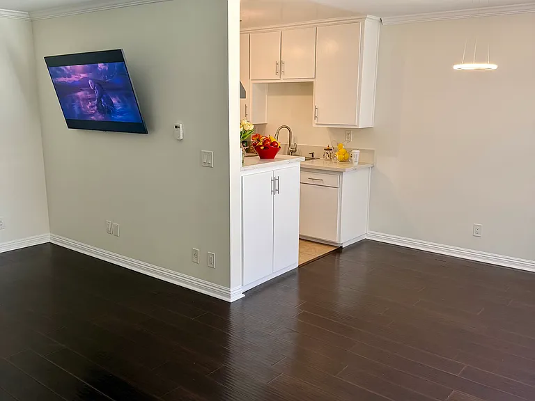 1814 N Serrano Ave #2 — Photo 8