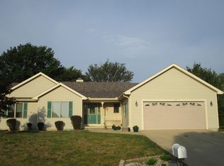 17 N Prairieview Ave, Tuscola, IL 61953
