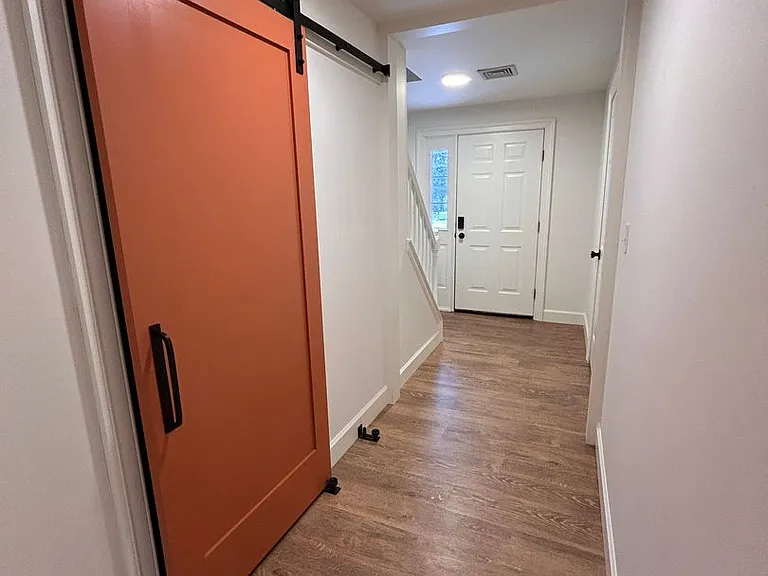 435 Crosswinds Dr — Photo 2