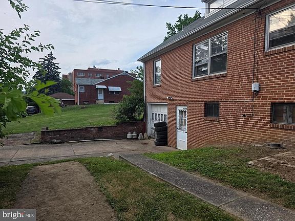 4th image of 2414 Logan St
