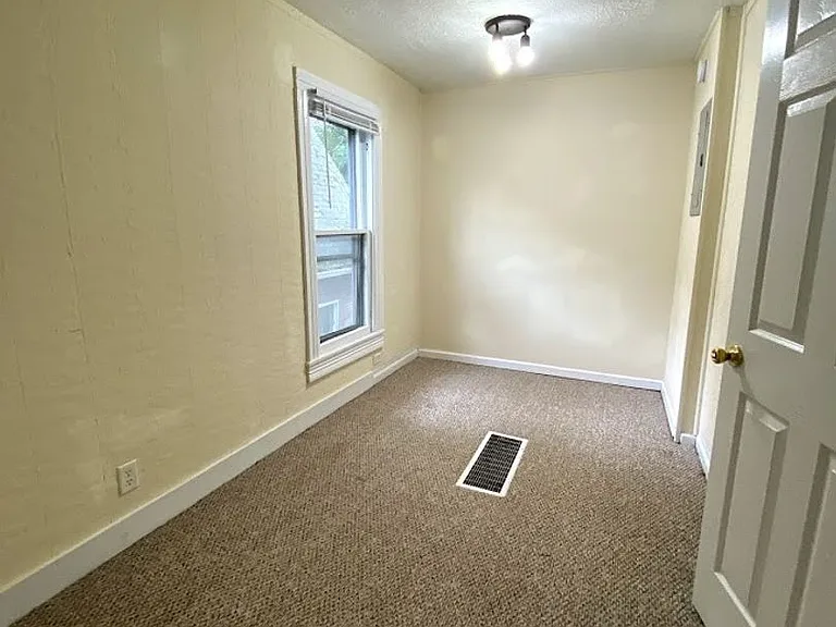 511 N Lincoln St — Photo 9