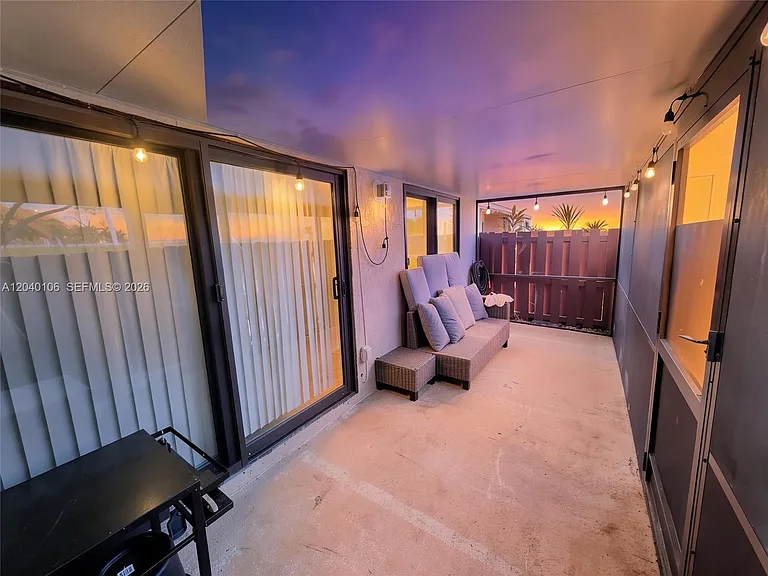 2566 N Nob Hill Rd — Photo 14