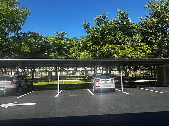 3rd image of 14831 Park Lake Dr #1209
