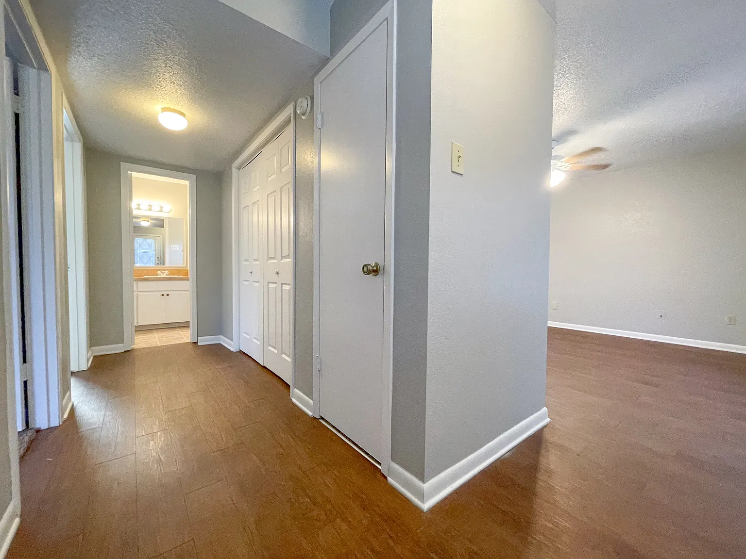 2 bed, 952 sqft, $1,200 — Photo 3