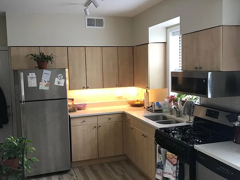 527 N Marshfield Ave #1R — Photo 5