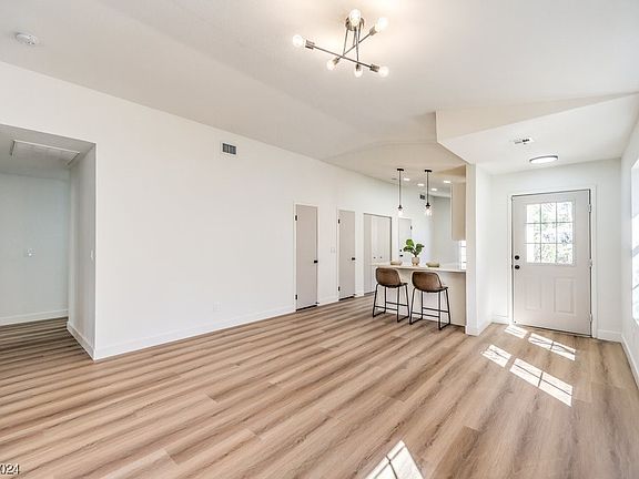 5th image of 5025 Glenarden Dr