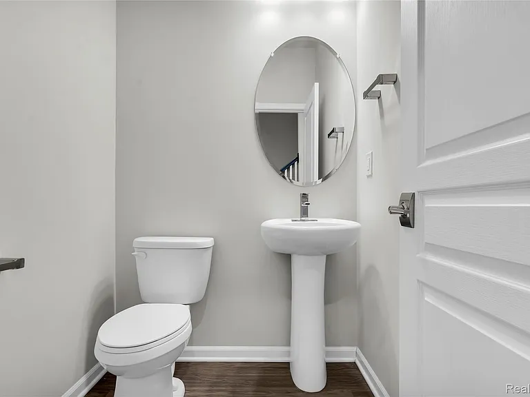 313 Strawberry Dr #5 — Photo 12