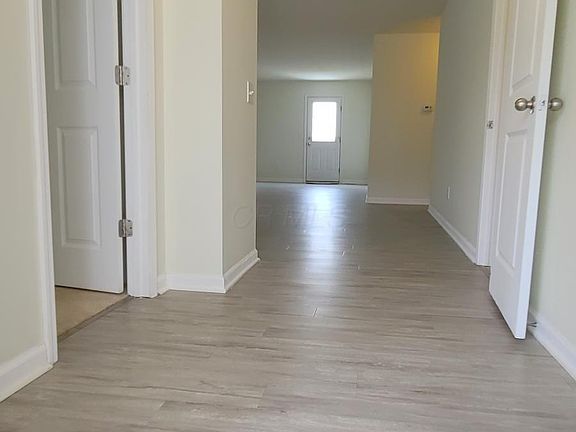 4th image of 185 Instone Dr