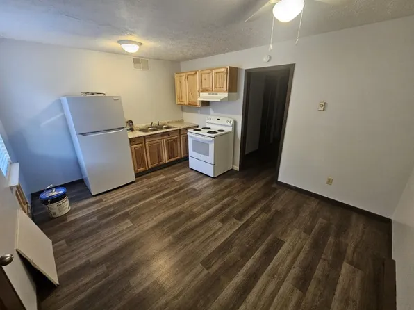 106 S Lee St #1, Montgomery, WV 25136