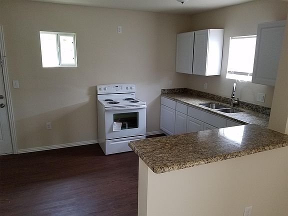 5th image of 2847 College Ave