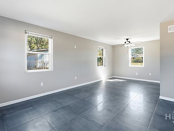 3rd image of 407 Willow Road