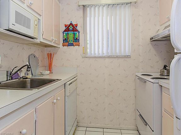 5th image of 1100 Gulf Shore Blvd N APT 203