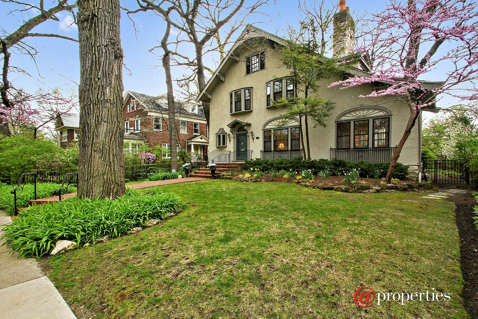 2519 Orrington Ave photo 1