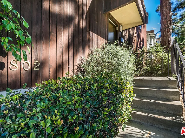 802 Washington Ave — Photo 3