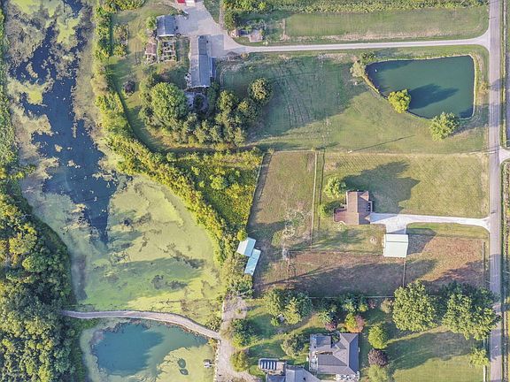 3rd image of 2453 Ryan Rd