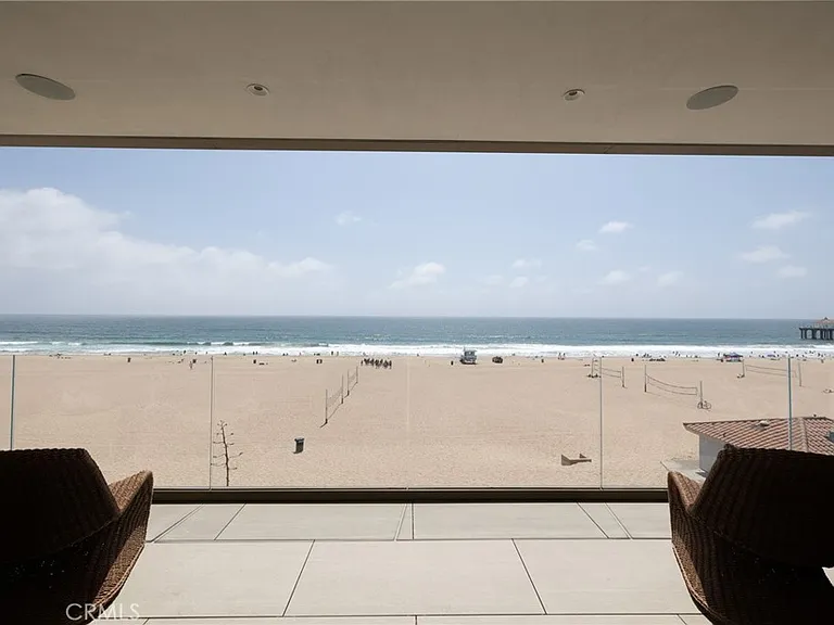 716 The Strand — Photo 34