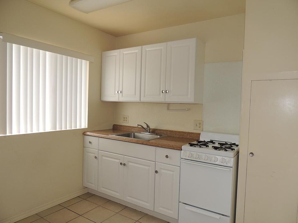 2nd image of 10872 Stanford Ave