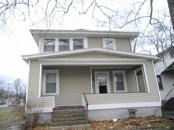 2nd image of 1903 N Milton Ct