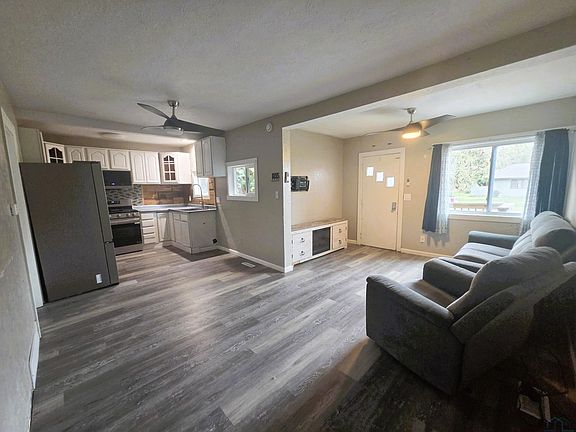 5th image of 615 W 17th St
