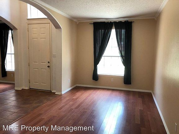 3rd image of 2401 Lockshire Dr #1