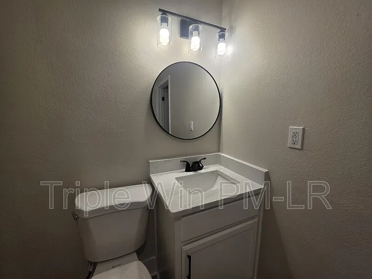 104 E Georgia St — Photo 31