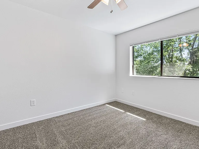 Hilton Street Apartments — Photo 50