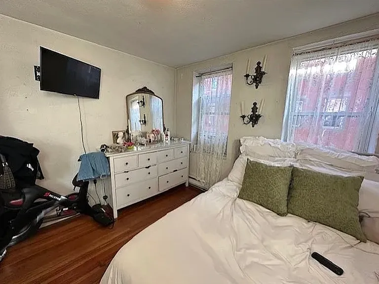 35 Charter St #4 — Photo 7