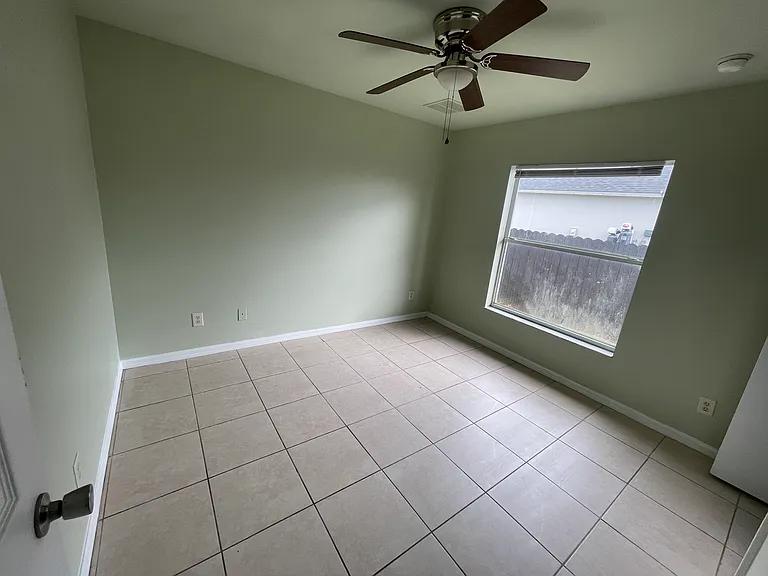 1637 NW 6th Pl — Photo 30