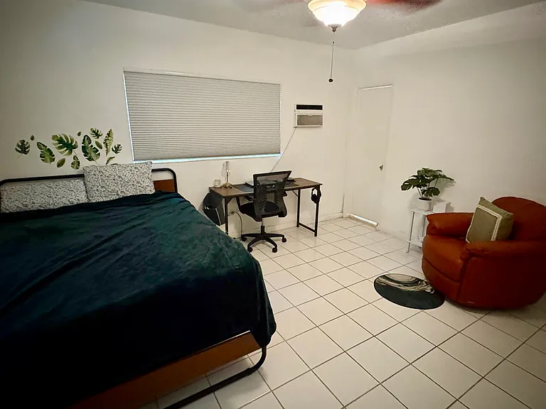 51 Edgewater Dr #4 — Photo 3