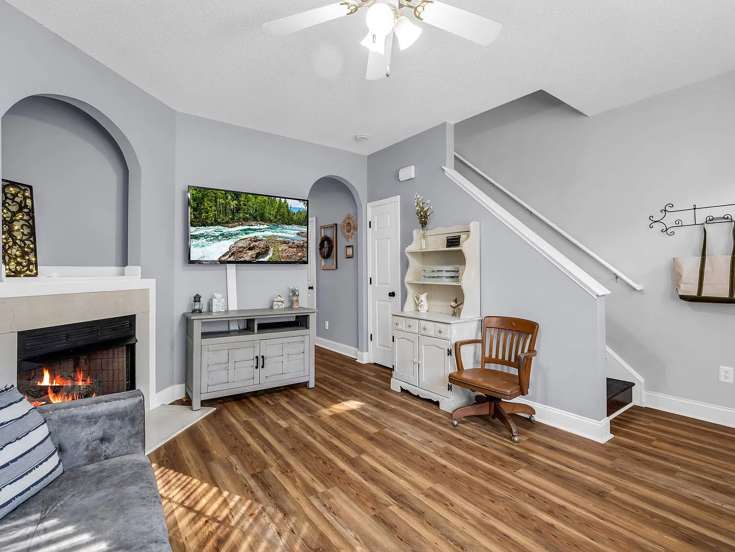 Cute- two bedroom townhome — Photo 3