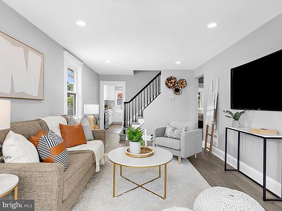3rd image of 202 Bayside Dr