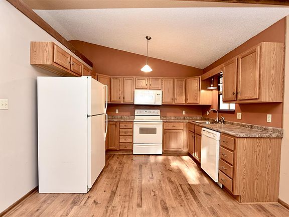 3rd image of 4880 Wilson Dr NW