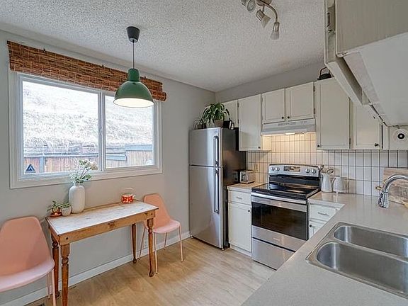 3rd image of 800 Bowcroft Pl