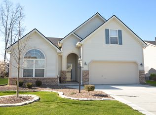 5871 Lost Oaks Dr, Carmel, IN