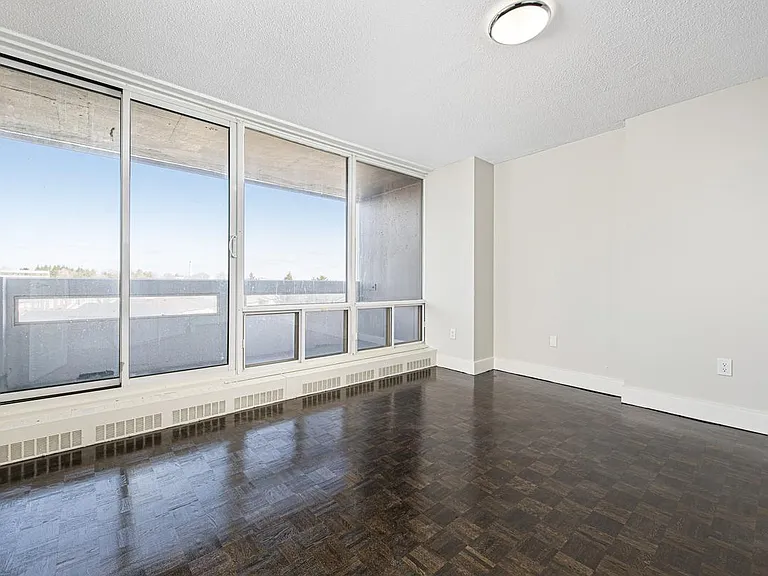 5600 Sheppard Ave E — Photo 4