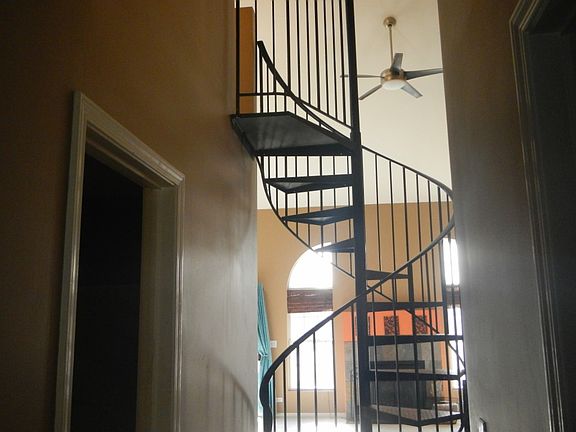 4th image of 5S560 Paxton Dr APT G