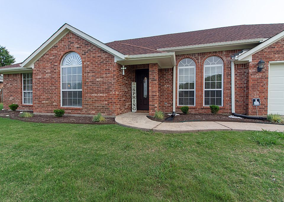 1st image of 1911 La Fontaine Ln
