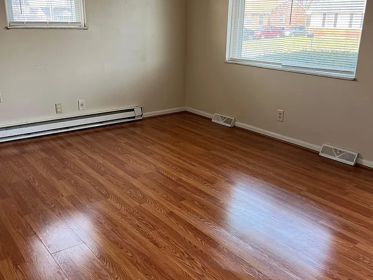 1586 Elston Dr — Photo 3